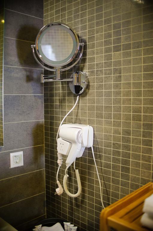 Voyage Hotel Karagandy エクステリア 写真