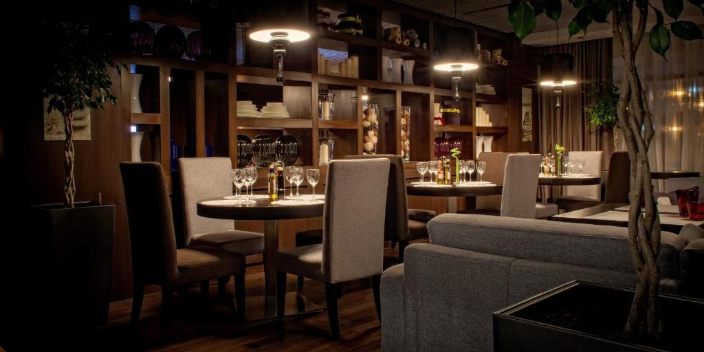 Voyage Hotel Karagandy エクステリア 写真