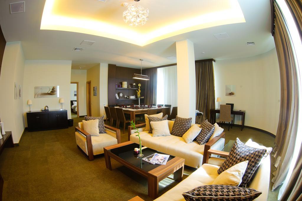 Voyage Hotel Karagandy エクステリア 写真
