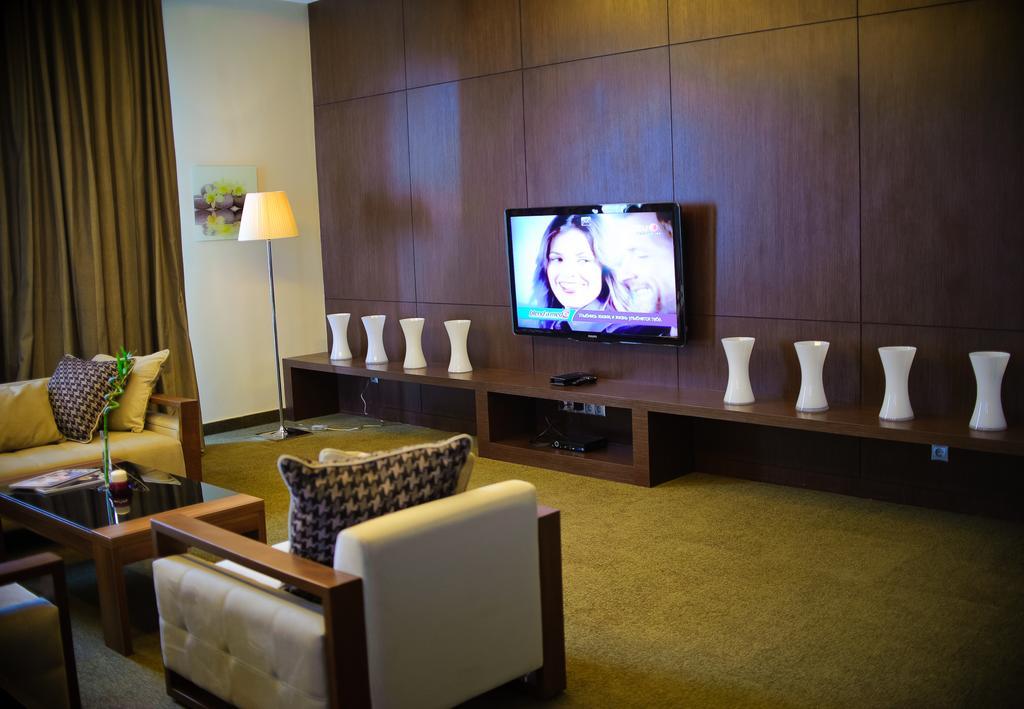 Voyage Hotel Karagandy エクステリア 写真